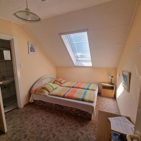 Taban Vendeghaz Balatonlelle Bed & Breakfast ภายนอก รูปภาพ