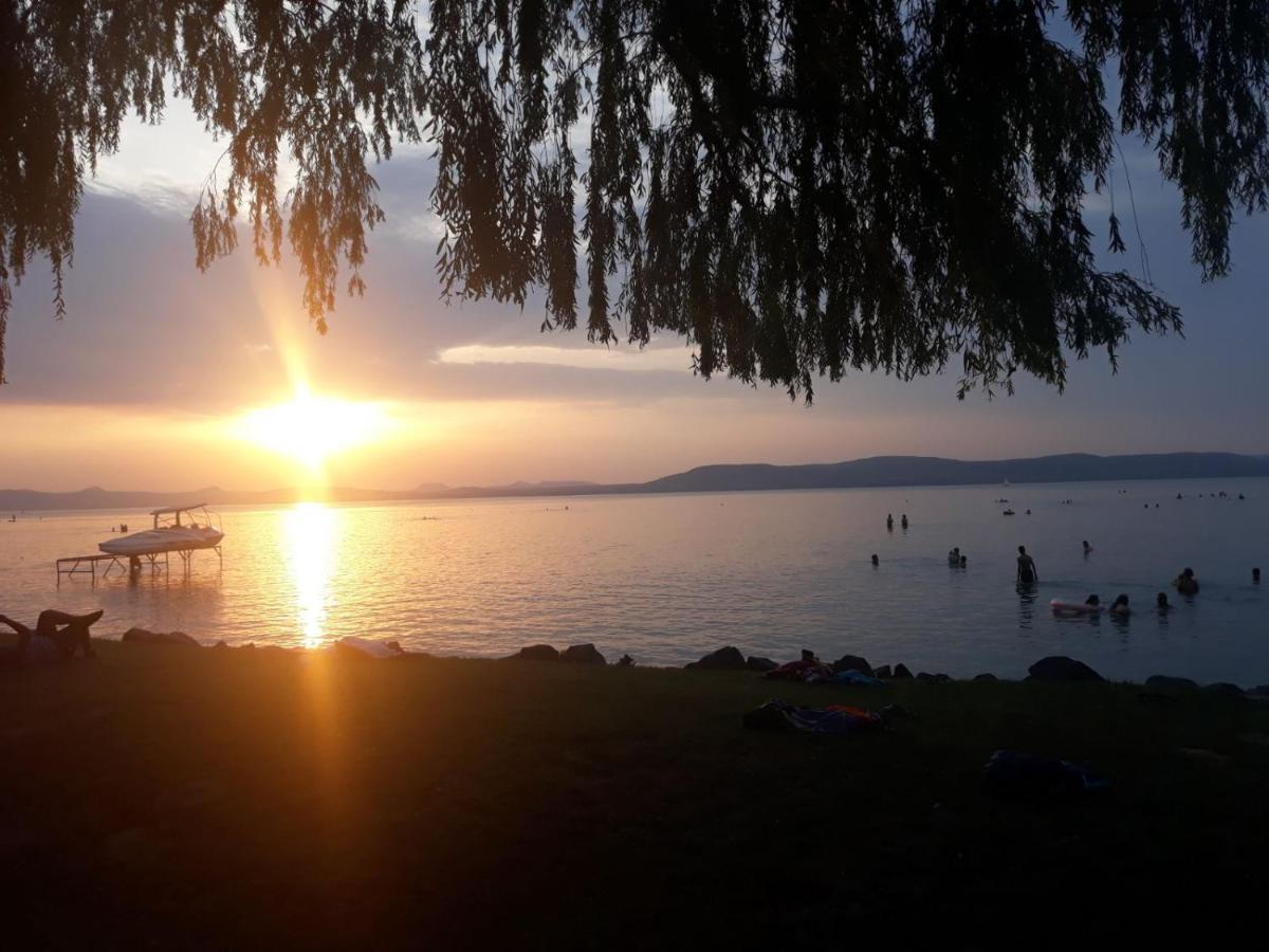 Taban Vendeghaz Balatonlelle Bed & Breakfast ภายนอก รูปภาพ