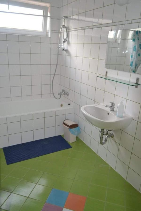 Taban Vendeghaz Balatonlelle Bed & Breakfast ภายนอก รูปภาพ