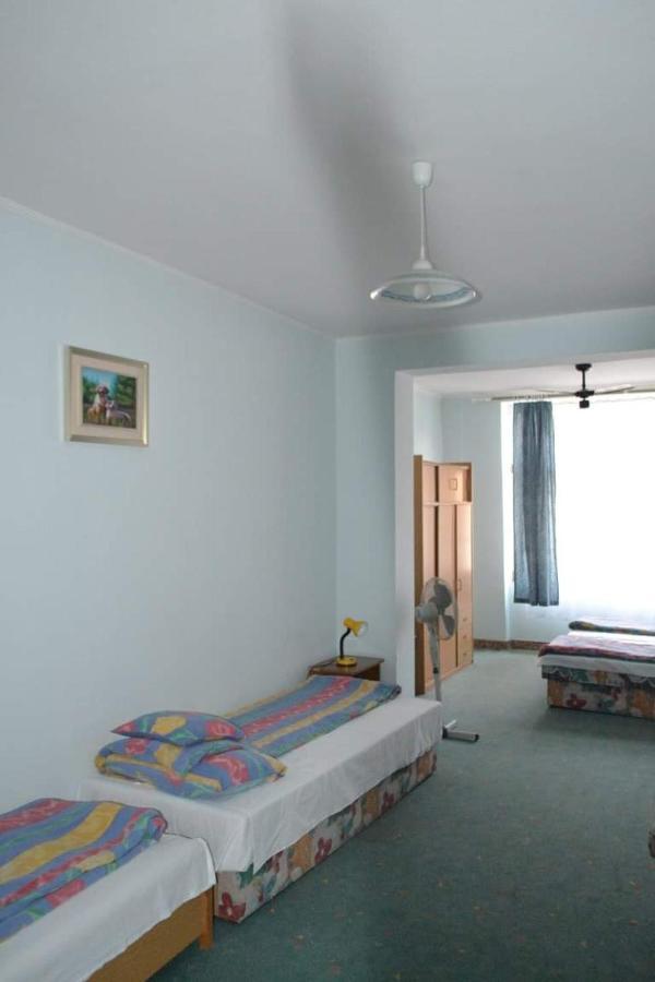 Taban Vendeghaz Balatonlelle Bed & Breakfast ภายนอก รูปภาพ