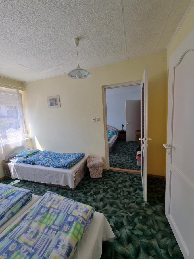 Taban Vendeghaz Balatonlelle Bed & Breakfast ภายนอก รูปภาพ