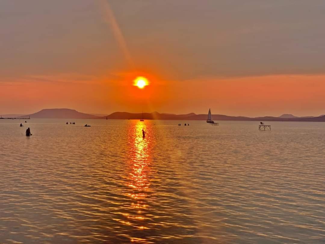 Taban Vendeghaz Balatonlelle Bed & Breakfast ภายนอก รูปภาพ