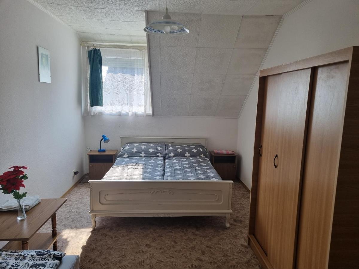 Taban Vendeghaz Balatonlelle Bed & Breakfast ภายนอก รูปภาพ