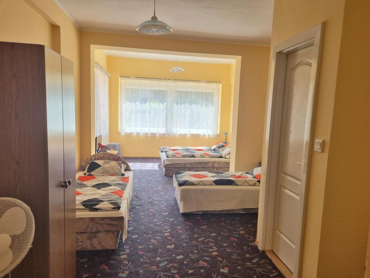Taban Vendeghaz Balatonlelle Bed & Breakfast ภายนอก รูปภาพ