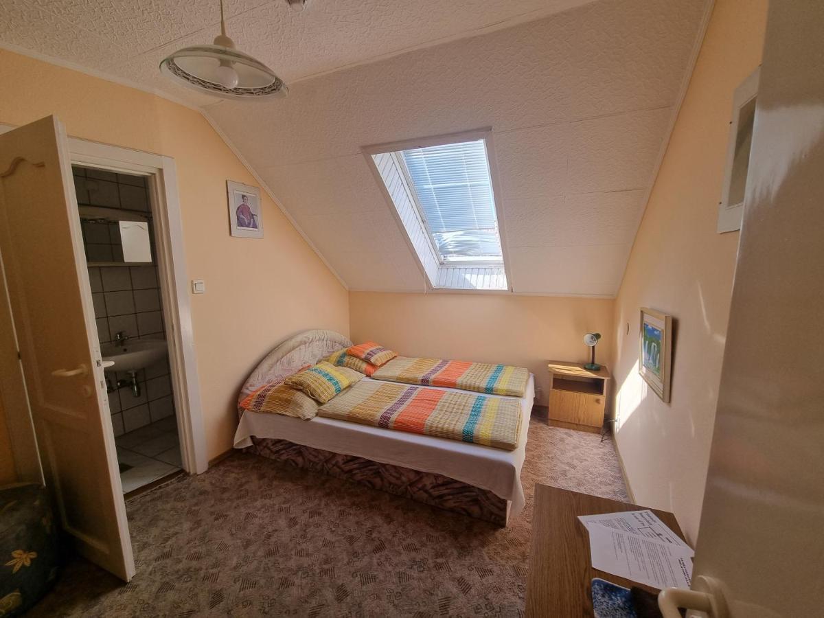Taban Vendeghaz Balatonlelle Bed & Breakfast ภายนอก รูปภาพ