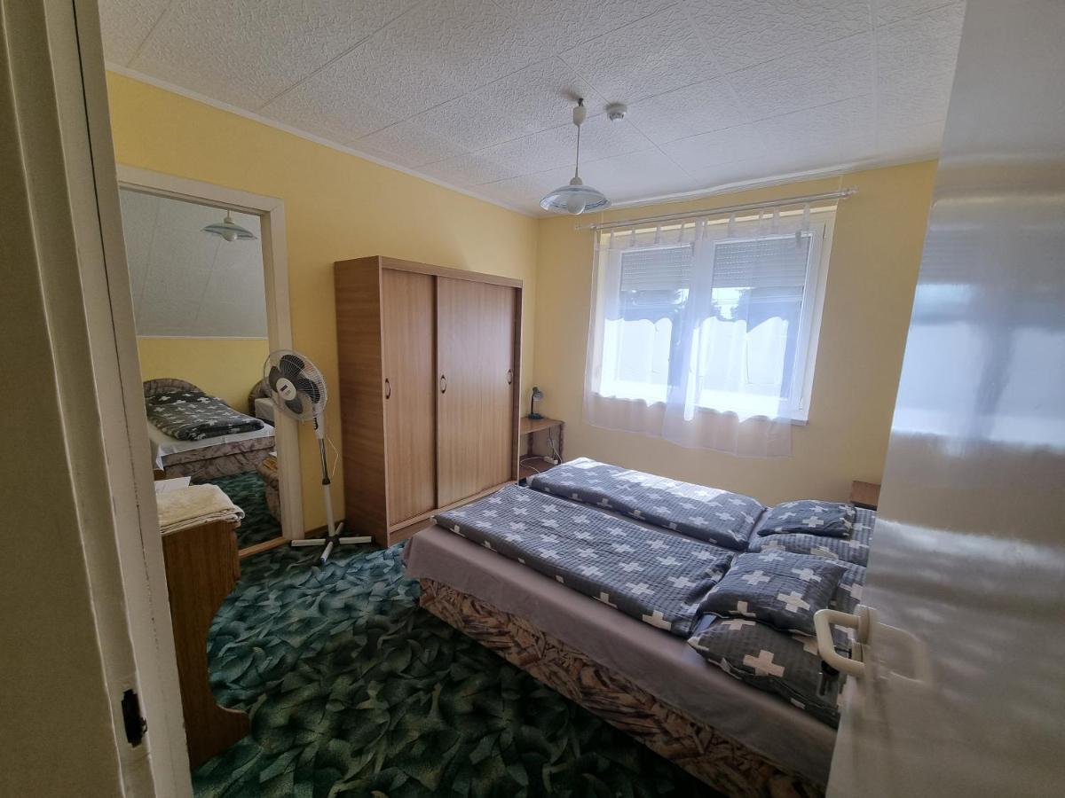 Taban Vendeghaz Balatonlelle Bed & Breakfast ภายนอก รูปภาพ