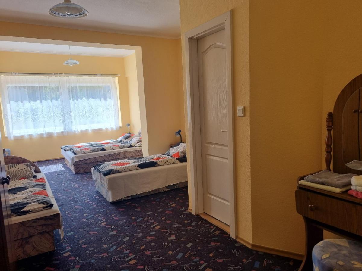 Taban Vendeghaz Balatonlelle Bed & Breakfast ภายนอก รูปภาพ