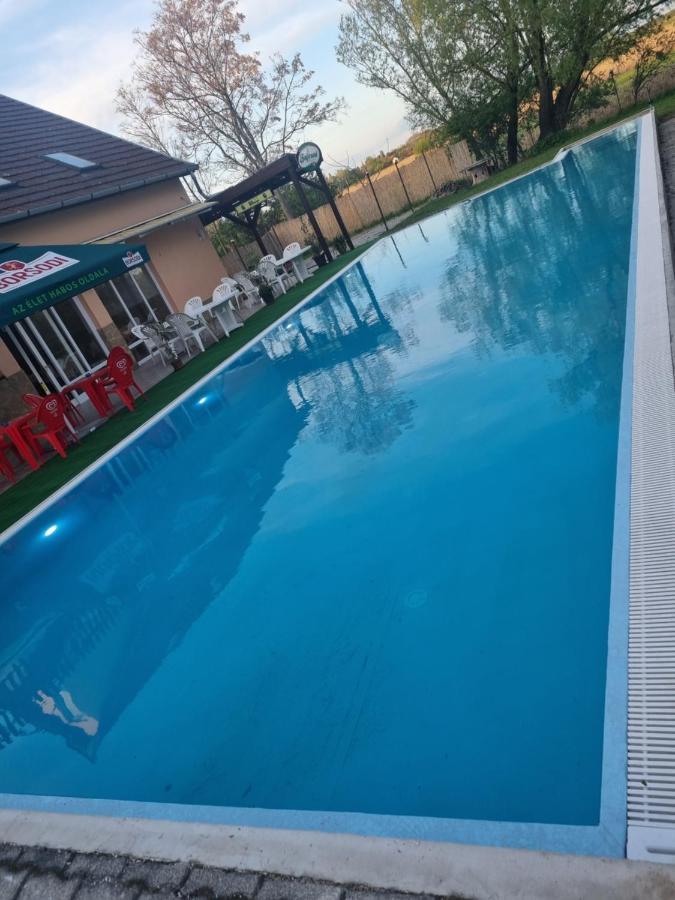 Taban Vendeghaz Balatonlelle Bed & Breakfast ภายนอก รูปภาพ
