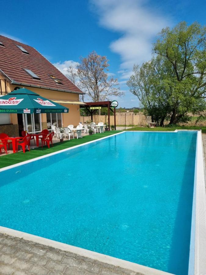 Taban Vendeghaz Balatonlelle Bed & Breakfast ภายนอก รูปภาพ