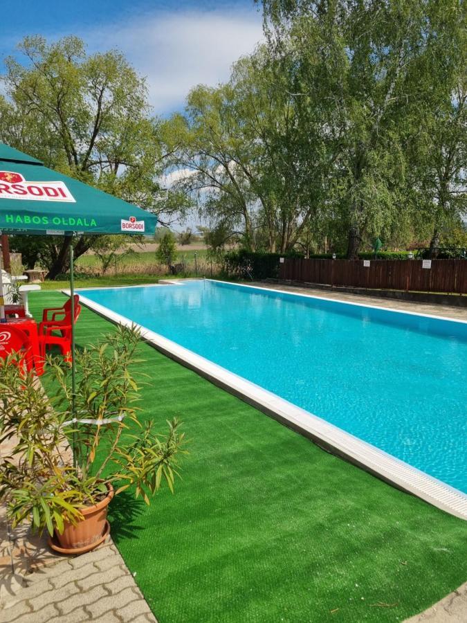 Taban Vendeghaz Balatonlelle Bed & Breakfast ภายนอก รูปภาพ