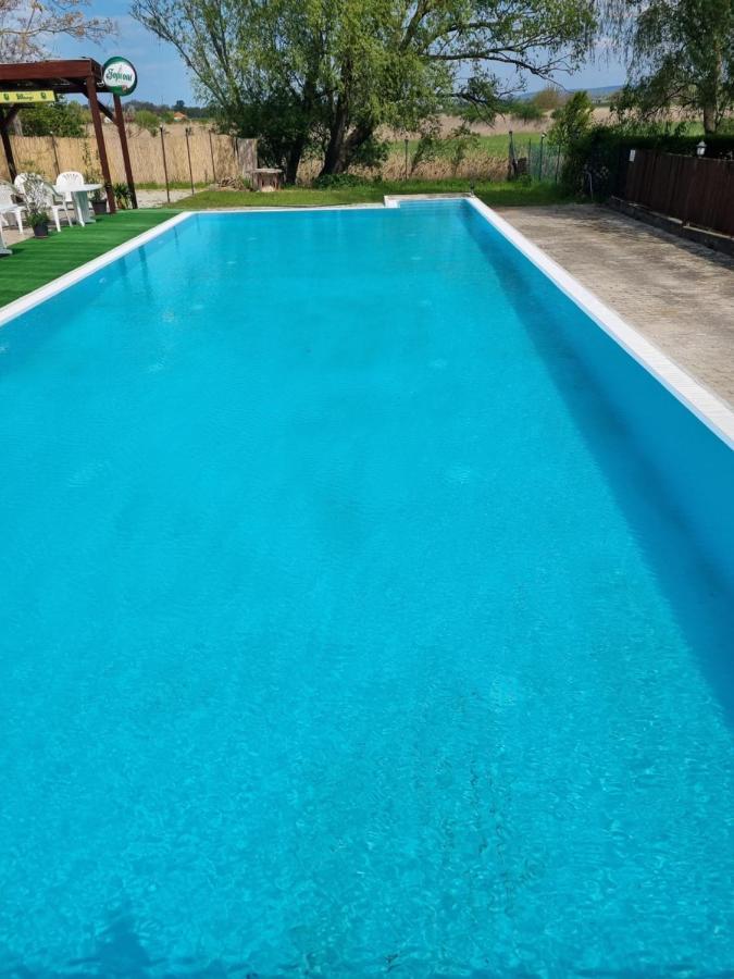 Taban Vendeghaz Balatonlelle Bed & Breakfast ภายนอก รูปภาพ
